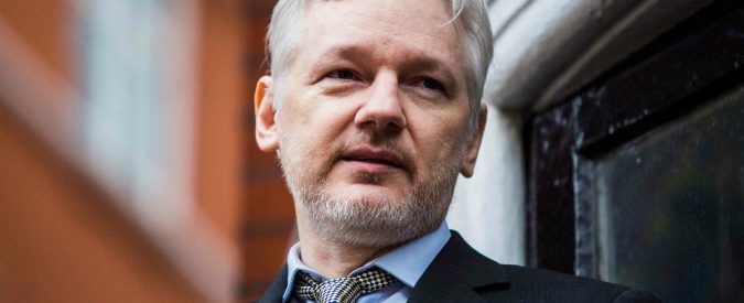 ASSANGE NELLA GUANTANAMO BRITANNICA COSTRUITA PER UMILIARE E DEGRADARE I DETENUTI: LA DENUNCIA DELLA MADRE